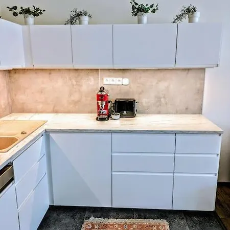 Boutique Across The Hot Springs Apartman *