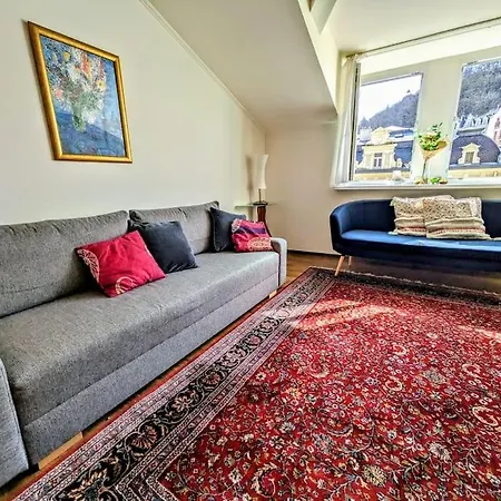 Boutique Across The Hot Springs Apartman *