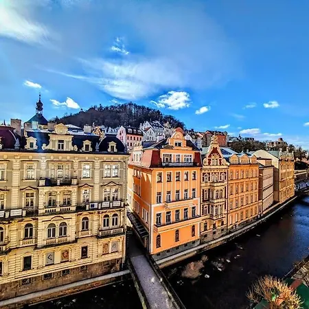 Boutique Across The Hot Springs Karlovy Vary
